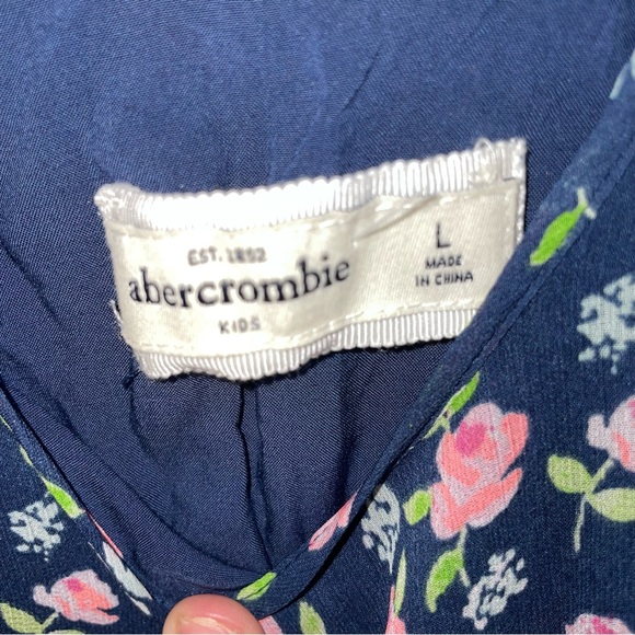 💥4/$20💥 - Abercrombie dress with roses - Picture 7 of 7
